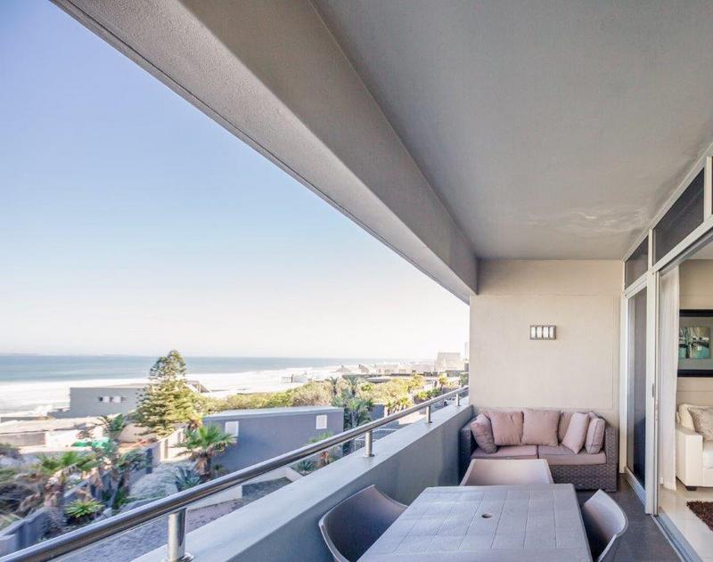 1 Bedroom Property for Sale in Bloubergstrand Western Cape